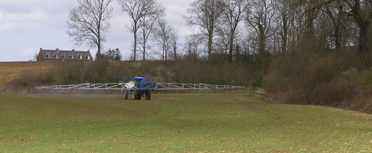 Essai Terre à Terre 2011 – Boîtier multifonction Isa360 Julien Bajeux : « 4.000 ha à pulvériser, une optimisation des plannings et du suivi parcellaire s’impose ! »