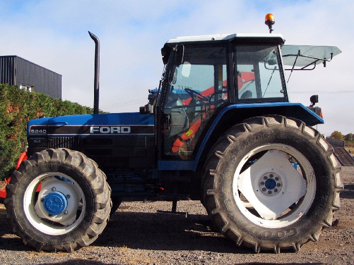 Tracteur agricole New Holland 8240SLE