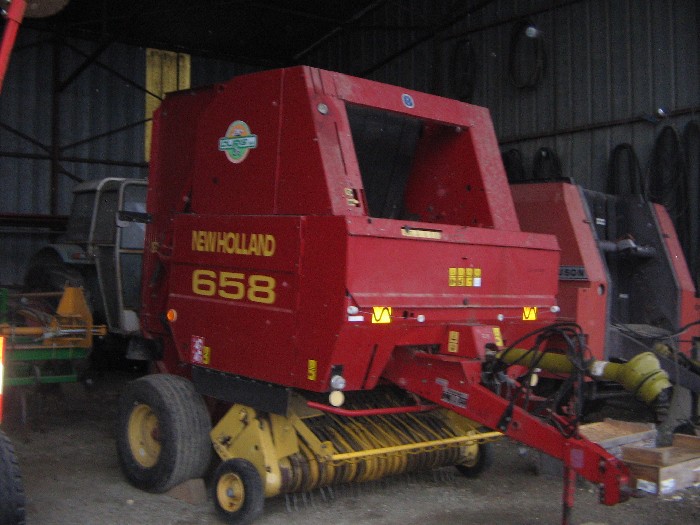 Presse ronde New Holland 658