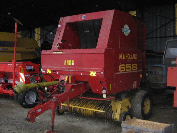 Presse ronde New Holland 658