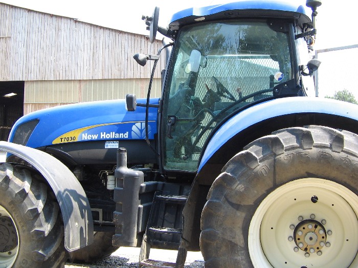 Tracteur agricole New Holland T7030