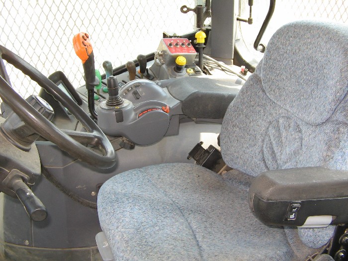 Tracteur agricole New Holland T7030