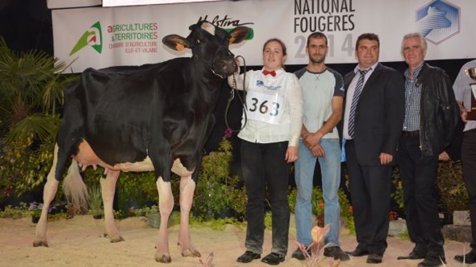 La championne jeune et grande championne réserve : Duf Francisco.