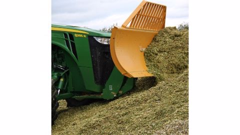 Le relevage avant PowerFold compatible sur les John Deere 7R et 8R