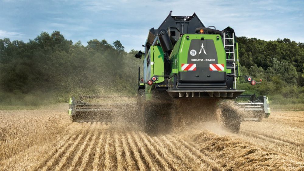 Six modèles de moissonneuses-batteuses de 250 à 334 ch pour 2015