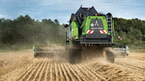Six modèles de moissonneuses-batteuses de 250 à 334 ch pour 2015 Six modèles de moissonneuses-batteuses de 250 à 334 ch pour 2015