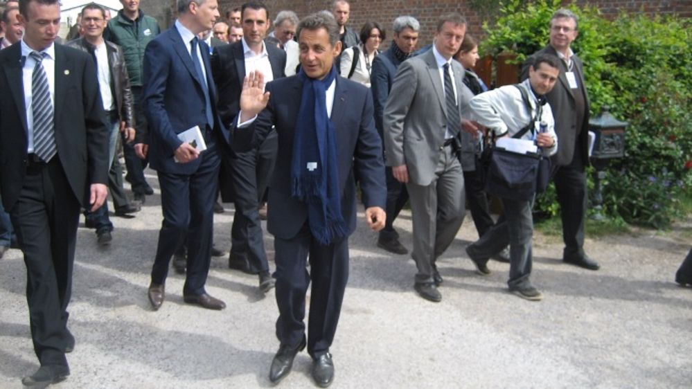 En 2011, Nicolas Sarkozy, alors président de la République, accompagné de son ministre de l'Agriculture Bruno Le Maire, s'était rendu sur l'exploitation de Mickaël Poillion. (©Terre-net Média)