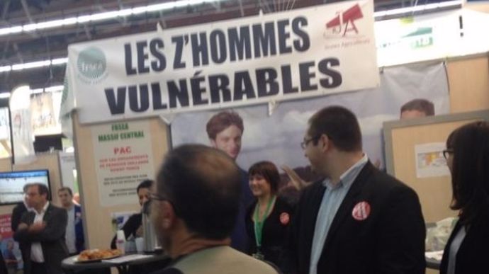 Banderole sur le stand du syndicalisme majoritaire pour dénoncer la directive nitrates