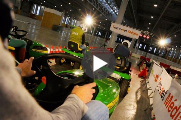 Course de tracteurs au Sima, salon international mondial du machinisme agricole