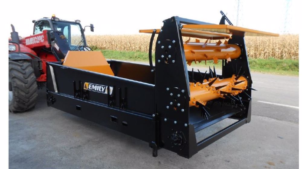 Une pailleuse à fond poussant arrive chez Emily