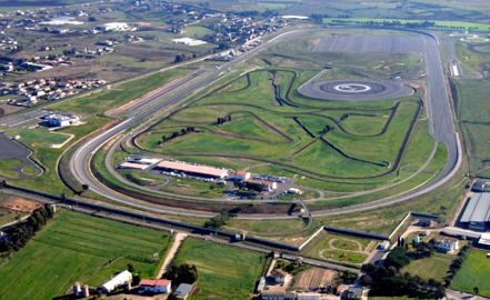 Située en Italie, cette piste d'essai du groupe Bridgestone comprend une partie pour le pneumatique agricole. Les deux cercles en haut à droite par exemple. (©Terre-net Média) 