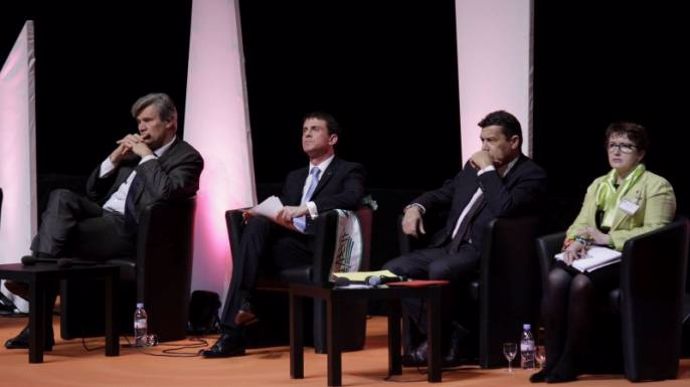 De gauche à droite: Stéphane Le Foll, ministre de l'Agriculture, Manuel Valls, Premier ministre, Xavier Beulin, président de la Fnsea et Christiane Lambert, vice-présidente de la Fnsea.
