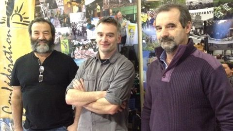 Josian Palach, Laurent Pinatel et Mikel Hirribaren, représentants nationaux de la Confédération paysanne. (©Terre-net Média) Josian Palach, Laurent Pinatel et Mikel Hirribaren, représentants nationaux de la Confédération paysanne. (©Terre-net Média)