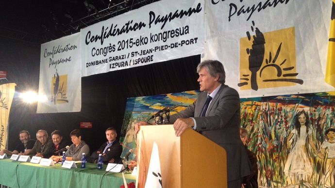 Stéphane Le Foll au Congrès de la Confédération Paysanne 2015.