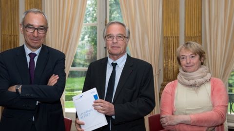 François Rebsamen, ministre de l'Emploi entouré par Jean Pisani-Ferry, commissaire général de France Stratégie et par Françoise Bouygard, directrice de la Dares. (©France Stratégie)