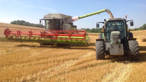 Moissonnant 1.100 ha environ chaque année chez ses clients, Philippe Gouillart tient à disposer de matériels efficaces. (©Philippe Gouillart)