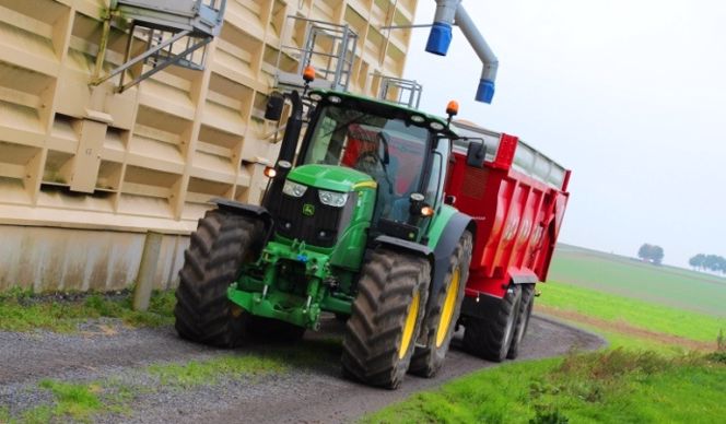 Tracteur et benne