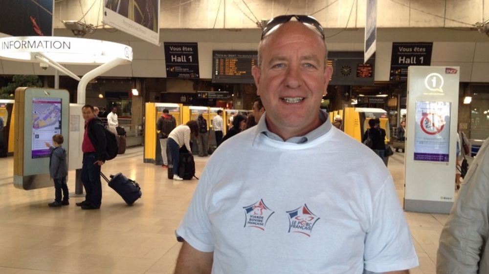 Cédric Mandin, éleveur de bovins viande, responsable de la section viande de la Fdsea de Vendée et membre de la Fnb était présent lors de l'action Interbev de promotion des "Viandes de France", gare Montparnasse mardi 25 août 2015. (©Terre-net Média)