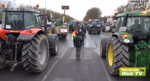 Le dernier "blocage" de Paris par les agriculteurs avec leurs tracteurs remonte à novembre 2013. Les  tracteurs avaient bloqué les routes franciliennes. Ils avaient obtenu la tenue d'Etats généraux de l'Agriculture en février 2014. (©Terre-net média) 