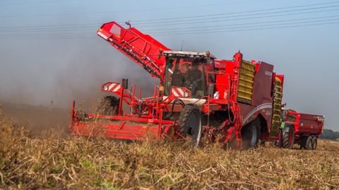 La nouvelle Varitron 470 est équipée d'une trémie brevetée, d'une capacité de 7 t. (©Grimme)<span style="font-size: 14px; line-height: 1.5em; text-align: justify; color: #000000;"> La nouvelle Varitron 470 est équipée d'une trémie brevetée, d'une capacité de 7 t. (©Grimme)<span style="font-size: 14px; line-height: 1.5em; text-align: justify; color: #000000;">