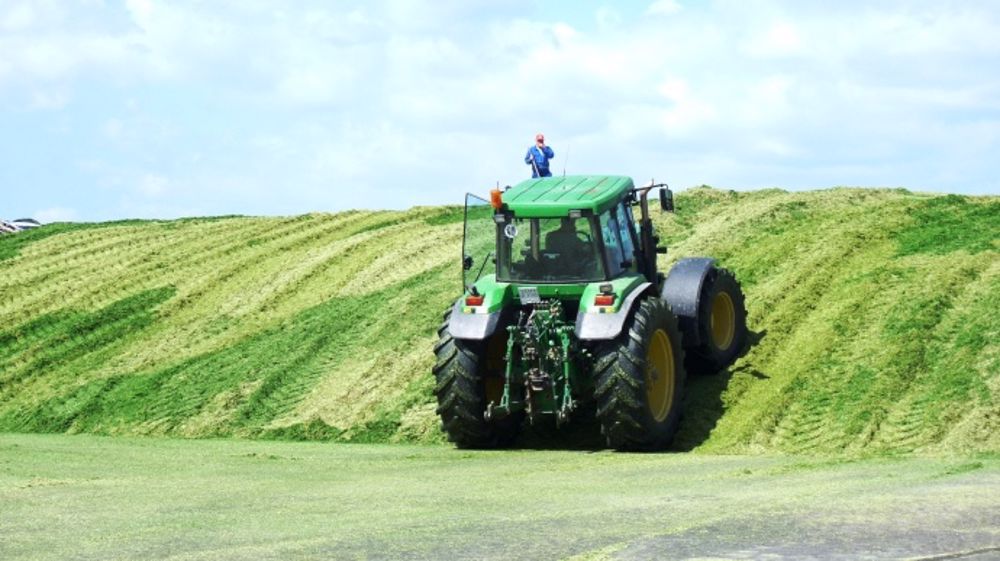 Un silo bien tassé est essentiel pour conserver son fourrage. (©Terre-net Média)