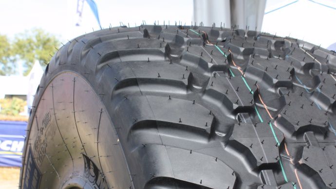 La sculpture tripode du Michelin XBib Heavy Duty