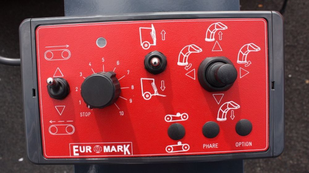 Le pilotage de la Charger se passe de fil grâce au BlueControl d'Euromark (©Terre-Net Média)