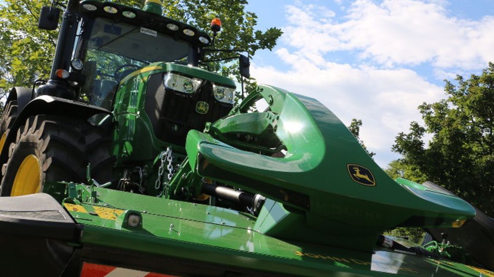 F 310 R John Deere une faucheuse frontale au design étudié (©Terre-net Média)