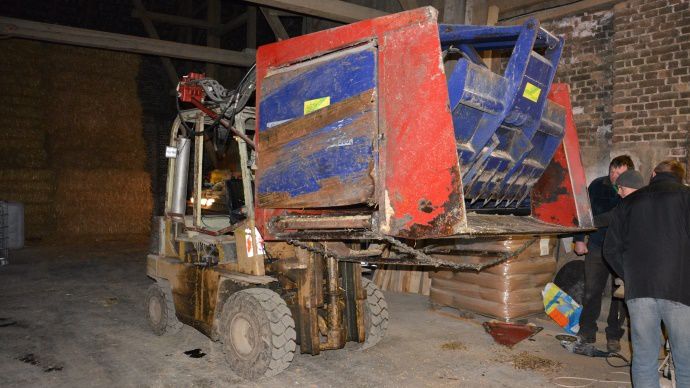 Distributrice Silokamm (Siloking) montée sur un charriot élevateur
