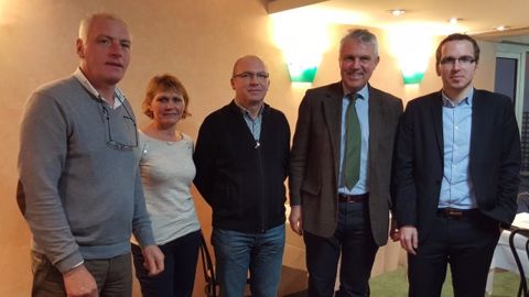 Luc Châtelain, Maryse Moreau, Alain Dequeker, Arnaud Delacour et François-Xavier Broutin, représentants de l'Union nationale des producteurs de pommes de terre. (©Terre-net Média)