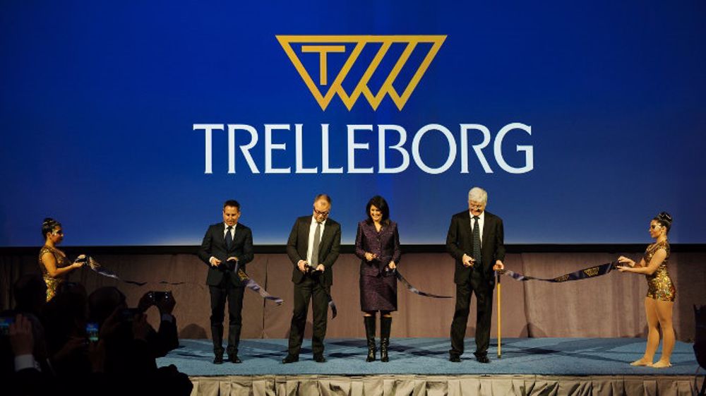 Les dirigeants de Trelleborg coupent le ruban de leur nouvelle usine de Spartanburg. (©Trelleborg)