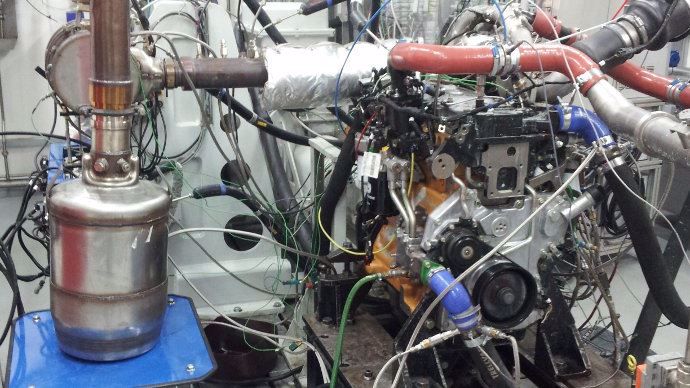 Un moteur prototype en test dans une cellule John Deere Power System à Saran