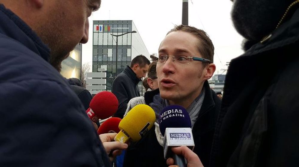 Florent Dornier, secrétaire général de Jeunes agriculteurs, devant le siège de France Télévisions à paris. (©Terre-net Média) 