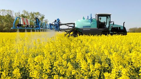 Le Boom Control pilote automatiquement la hauteur des rampes, les géométries variables et le dévers. (©Berthoud)