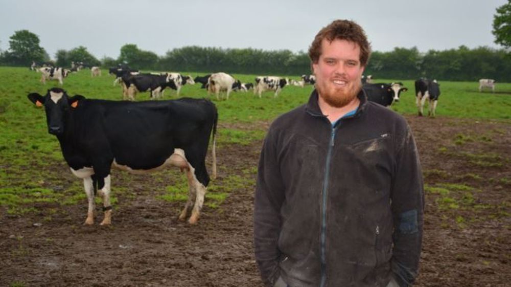 Il y a deux ans, Wybe Bakker a rejoint la ferme de ses parents à Grand Auverné (44) et mise sur le semis direct sous couverts fourragers.  (©Terre-net Média)