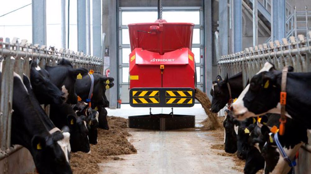 Le robot prépare et distribue la ration des vaches. (©Trioliet)