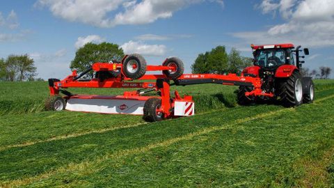 Kuhn GMD 5251 TC, grande dimension et passage rapide entre la route et le champ (©Kuhn)