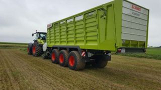 La remorque Claas bénéficie des dernières technologies en matière d'outils connectés. (©Terre-net Média) La remorque Claas bénéficie des dernières technologies en matière d'outils connectés. (©Terre-net Média)