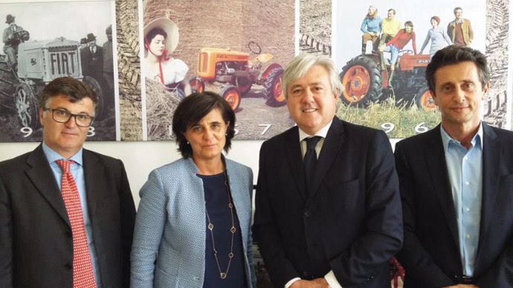Les dirigeants de New Holland Agriculture et Mascar S.p.a ont signé un accord le 26 mai 2016. (©New Holland)