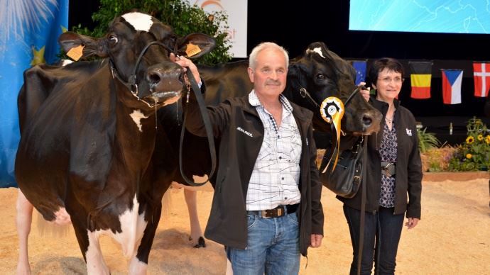 Quel magnifique doublé de championnes pour Jean-Paul Bichon et sa femme du Gaec Vray-Holstein