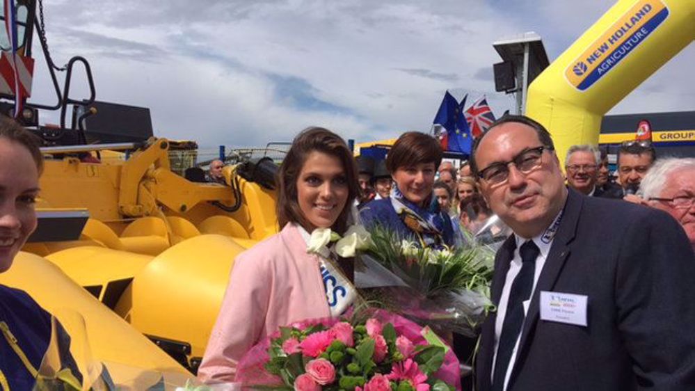Miss France 2016 et Florent Caré, président du groupe Cheval, lors de l'inauguration de la base New Holland à Eton (©Cheval)