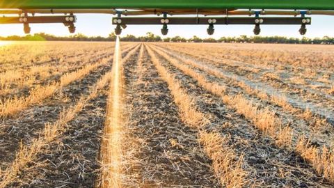 Seuls 14 % des agriculteurs, demandant des cartes de préconisation satellite ou drone,<br />font de la modulation. Mais l'iPad n'existe que depuis 2010... (© Amazone) Seuls 14 % des agriculteurs, demandant des cartes de préconisation satellite ou drone,<br />font de la modulation. Mais l'iPad n'existe que depuis 2010... (© Amazone)
