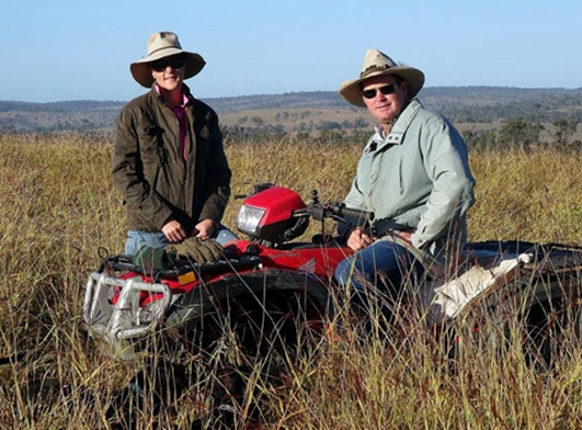 Jeff et sue trott eleveurs en australie dans leurs prairies