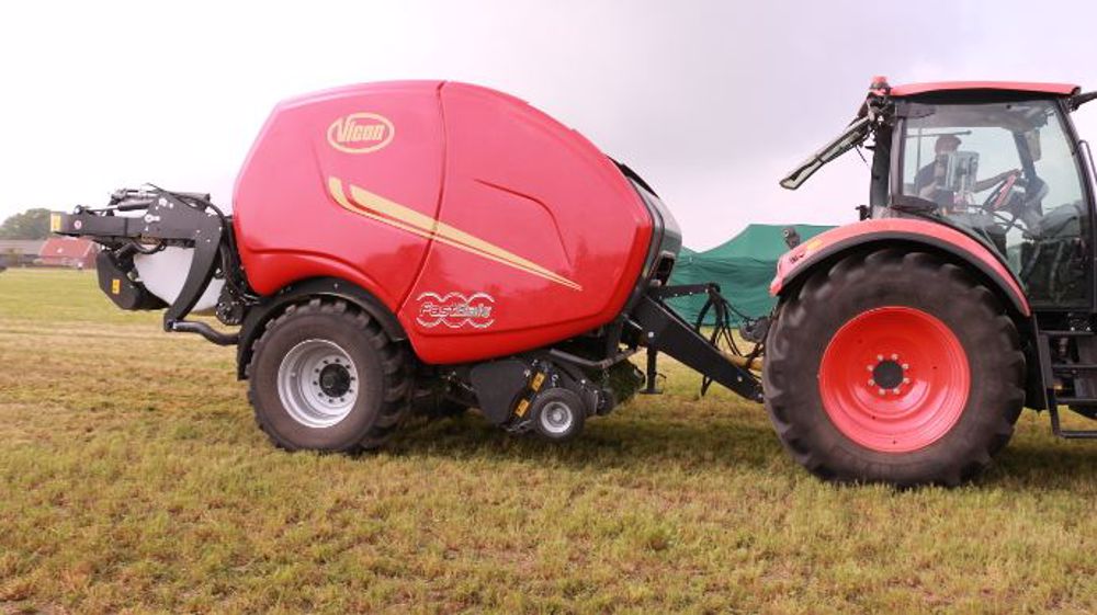 FastBale est la presse enrubanneuse non-stop la plus compacte de sa catégorie. (©Terre-net Média)