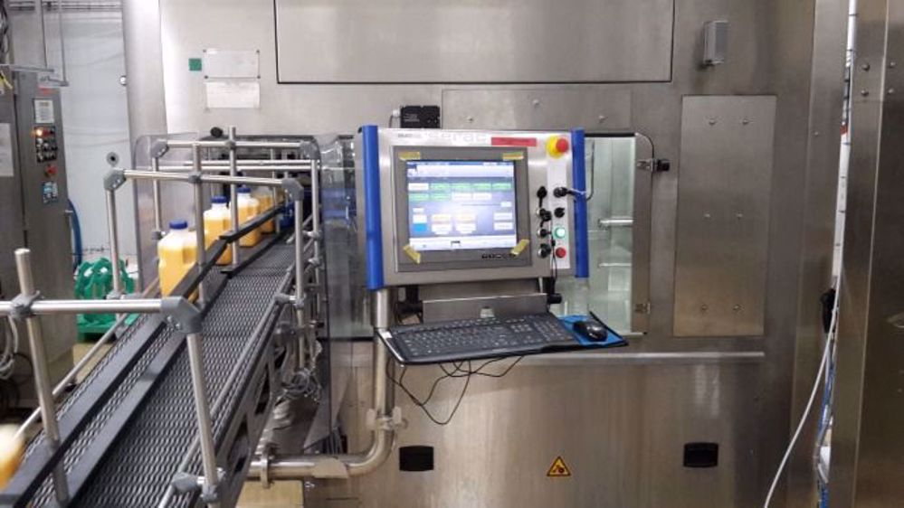 Les oeufs sortent de la conditionneuse en bouteilles. (©Ovoteam)