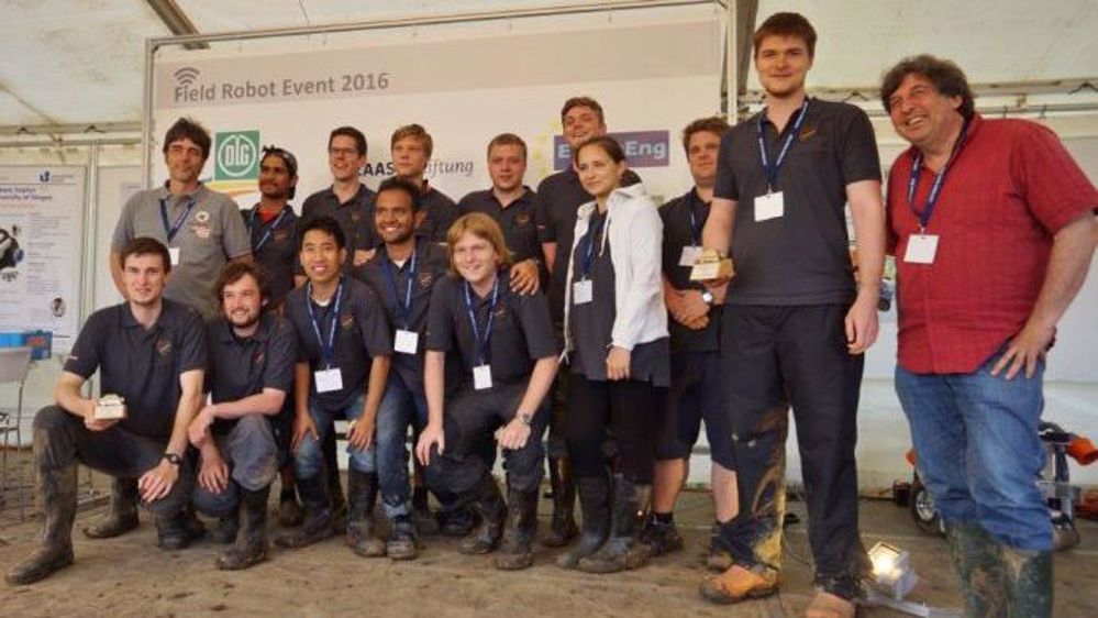 L'équipe gagnante de l'université d'ösnabruck conceptrice du robot The great Cornholio (©DLG)