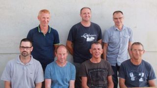 Débout, de gauche à droite : Jean-Christophe Socheleau, éleveur de prim'Holsteins, Y. Cailleau, éleveur de caprins, X. Godefroy, Technicien Evolution. Débout, de gauche à droite : Jean-Christophe Socheleau, éleveur de prim'Holsteins, Y. Cailleau, éleveur de caprins, X. Godefroy, Technicien Evolution.