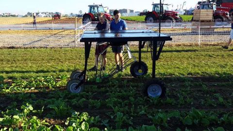 L’Ecorobotix est un robot désherbeur pour betteraves proposé par une start-up suisse à Innov-agri. (©Terre-net Média) L’Ecorobotix est un robot désherbeur pour betteraves proposé par une start-up suisse à Innov-agri. (©Terre-net Média)