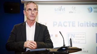 Producteur laitier dans le Lot (46) et coopérateur chez Sodiaal, Thierry Roquefeuil retourne à son siège de président à la Maison du lait, rue de Châteaudun, dans le 9ème arrondissement. (©FNPL.fr) Producteur laitier dans le Lot (46) et coopérateur chez Sodiaal, Thierry Roquefeuil retourne à son siège de président à la Maison du lait, rue de Châteaudun, dans le 9ème arrondissement. (©FNPL.fr)