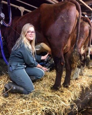 Louise Berchet, fille d'agriculteur et future éleveuse, de Haute-Savoie